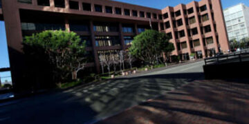 El edificio federal Edward J. Schwartz se encuentra a lo largo de Front Street en San Diego, California, el 17 de enero de 2010.