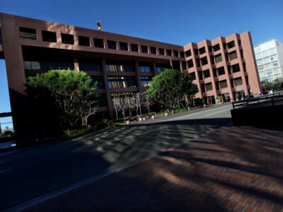 El edificio federal Edward J. Schwartz se encuentra a lo largo de Front Street en San Diego, California, el 17 de enero de 2010.