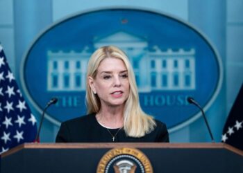 El DOJ termina el decreto de contratación basado en la raza de 44 años