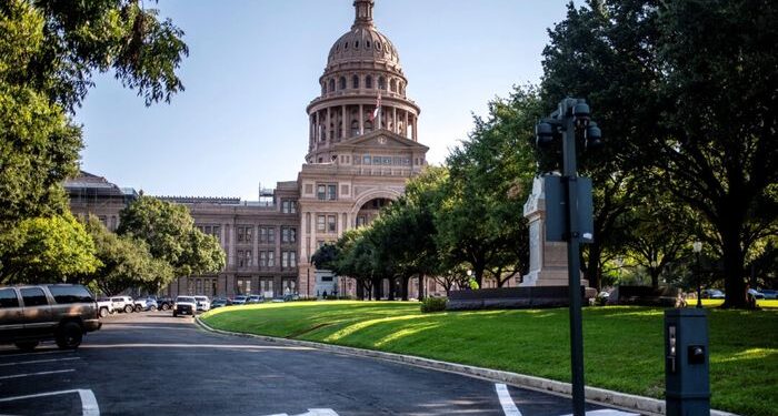 El Senado de Texas pasa el mapa de redistribución de distritos que favorecen a los republicanos