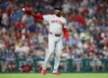 Aroldis Chapman #44 de los lanzamientos de los Medias Rojas de Boston en un juego contra los Filis de Filadelfia en Citizens Bank Park en Filadelfia, Pensilvania, el 21 de julio de 2025. (Emilee Chinn/Getty Images)