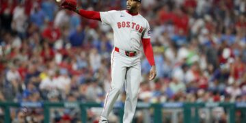 Aroldis Chapman #44 de los lanzamientos de los Medias Rojas de Boston en un juego contra los Filis de Filadelfia en Citizens Bank Park en Filadelfia, Pensilvania, el 21 de julio de 2025. (Emilee Chinn/Getty Images)