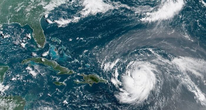 El condado de Carolina del Norte declara el estado de emergencia a medida que el huracán Erin se intensifica nuevamente