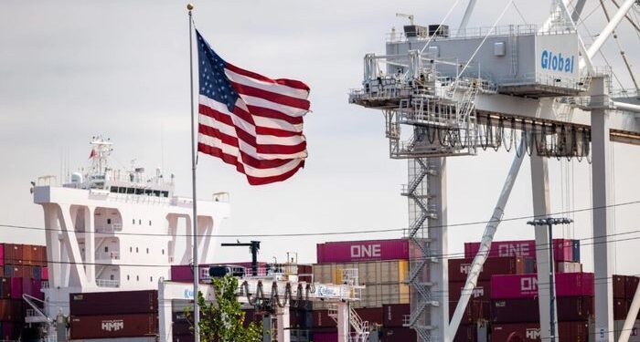 El déficit comercial de los Estados Unidos se amplía a medida que aumenta las importaciones industriales