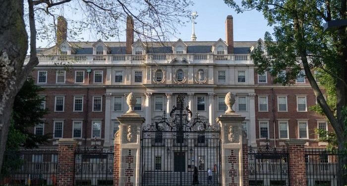 El departamento de comercio amenaza con tomar posesión de las patentes de Harvard