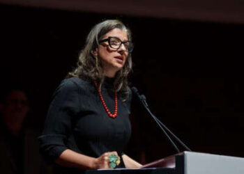 El relator de la ONU en los territorios palestinos, Francesca Albanese, habla durante la Gala de los Premios Publicación 2025, en Caixaforum Madrid, el 25 de junio de 2025, en Madrid, España.