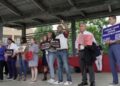 Los funcionarios electos se reúnen para una manifestación antes de una audiencia pública sobre la redistribución de distritos del Congreso propuesta el 26 de julio de 2025 en Houston, Texas.