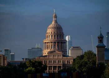 El gobernador de Texas ordena el arresto de los legisladores demócratas que dejaron el estado