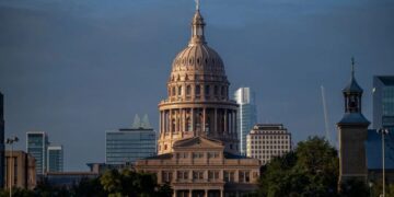 El gobernador de Texas ordena el arresto de los legisladores demócratas que dejaron el estado