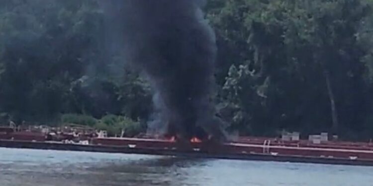 Crash de helicóptero en la barcaza.