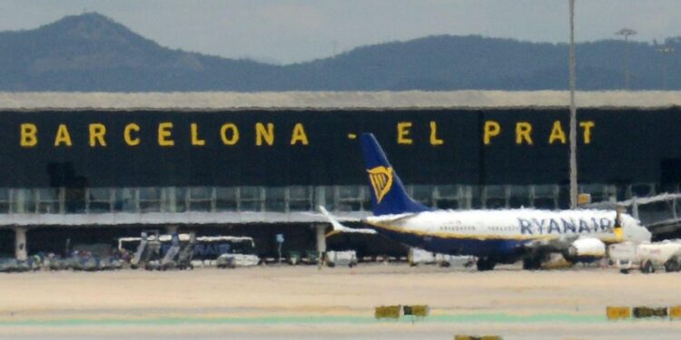 Avión de Ryanair en el aeropuerto de Barcelona-El Prat.