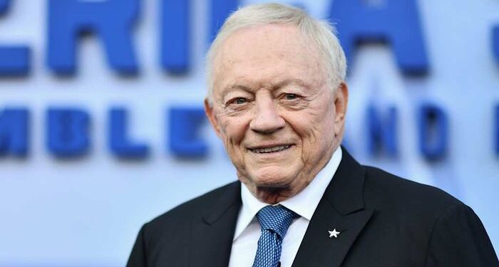 El propietario de los Cowboys, Jerry Jones, anuncia que está libre de cáncer con un nuevo tratamiento