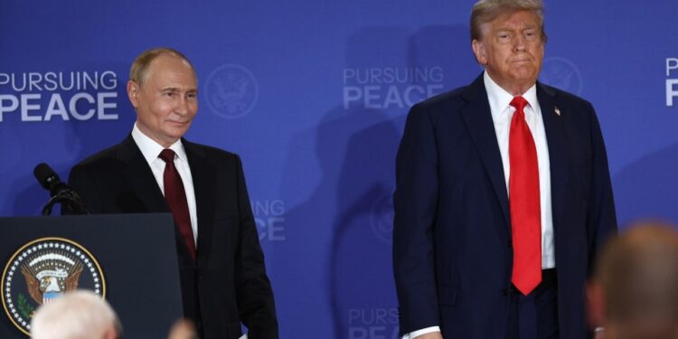 Presidentes Putin y Trump en una conferencia de prensa conjunta.