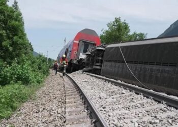 Tren de pasajeros descarrilado en Dinamarca; Varias personas heridas.
