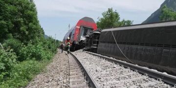 Tren de pasajeros descarrilado en Dinamarca; Varias personas heridas.