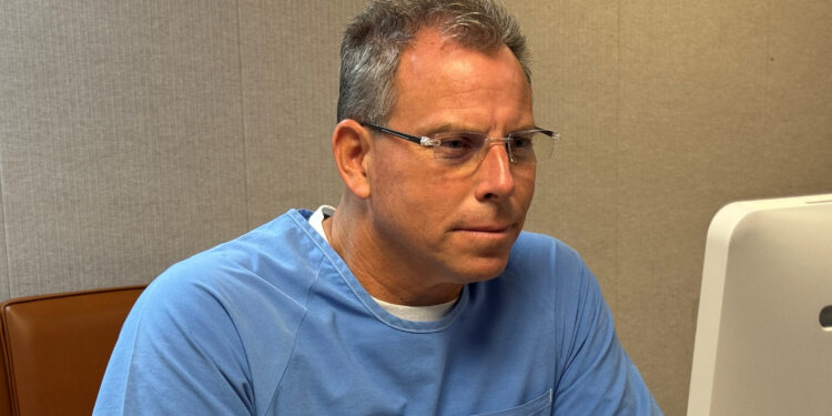 Erik Menéndez negó la libertad condicional décadas después de la condena