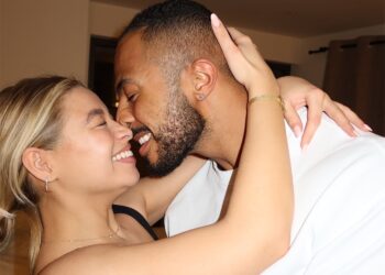 Estrictamente está protagonizada por Tyler y Molly comparten su historia de compromiso