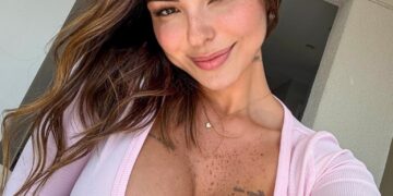 Primer plano selfie de Karol Rosalin.