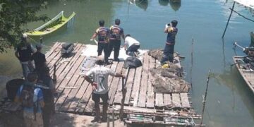 Cuerpo de una mujer recuperado de un cuerpo de agua.