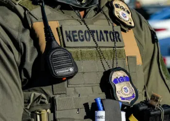 ICE busca contratar 10,000 agentes más, ofrece bonos de firma de $ 50,000, perdón de préstamos estudiantiles