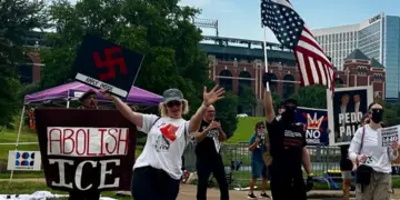 Ice Jobs Fair atrae a cientos de solicitantes en Texas