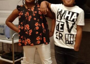 Foto de Ameiya, de 13 años, y Ricardo del Brocco, de 11 años, que murió mientras nadaba.