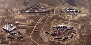 Vista aérea del complejo correccional federal en Florencia, Colorado.