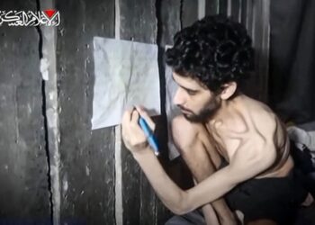 Pantalla de un rehén israelí desnutrido que dibujó en una pared.