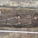 Esqueleto medieval desenterrado debajo de una heladería.