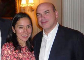 Foto de un hombre y una mujer.