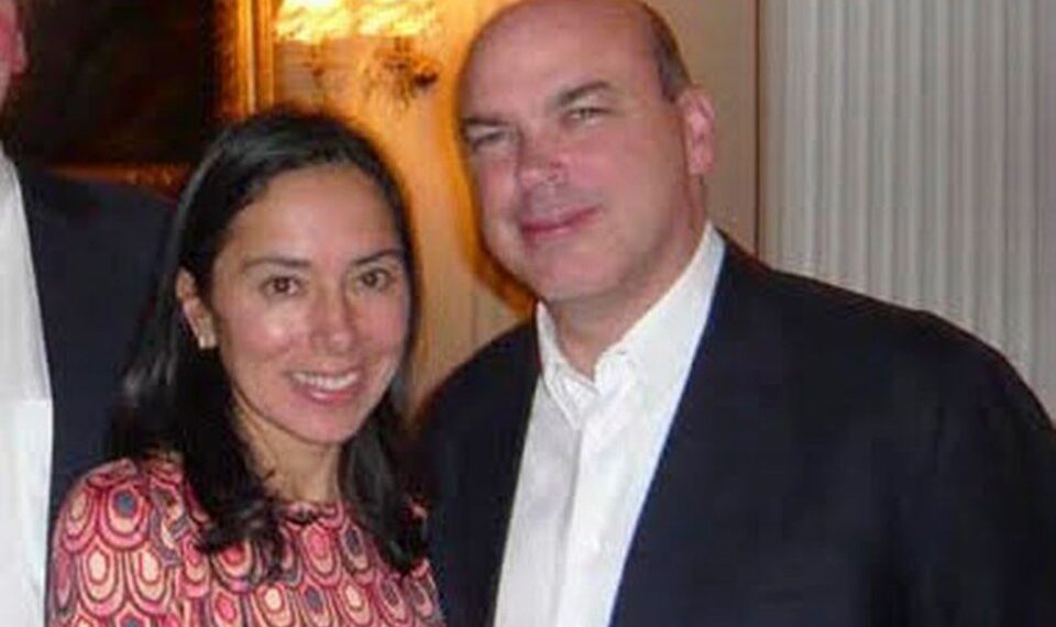 Foto de un hombre y una mujer.