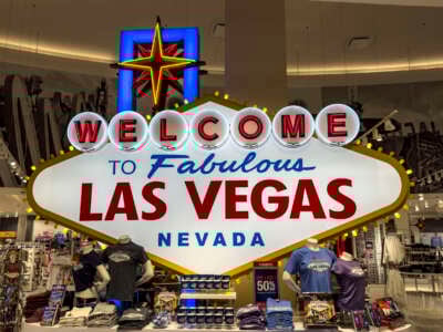 Se ve una bienvenida a la tienda de Las Vegas en las tiendas del Foro Caesars el 29 de mayo de 2025 en Las Vegas, Nevada.