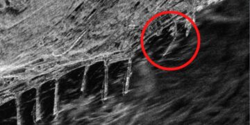 Imagen satelital de una base rusa dañada.