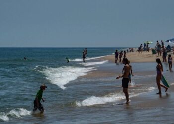Los funcionarios de salud de Massachusetts emiten advertencia sobre las bacterias 'comer carne'