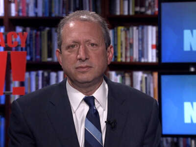 Los grupos de derechos civiles demandan para detener los secuestros de hielo en los juzgados de Nueva York