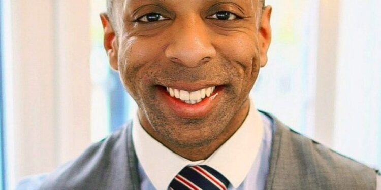 Foto de Martyn Latchman, quien murió después de un trasplante de cabello.