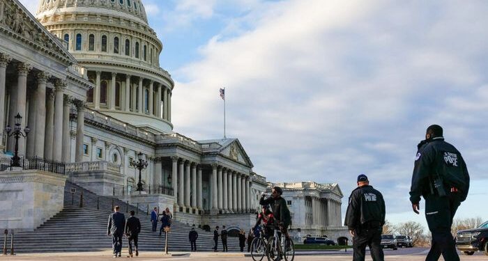 Los lugareños de DC tienen reacciones mixtas a la toma de control de la policía de Trump