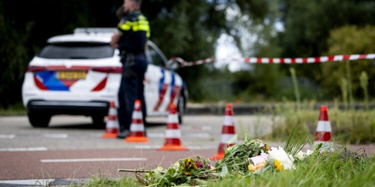 Flores salieron en una escena del crimen en la carretera.