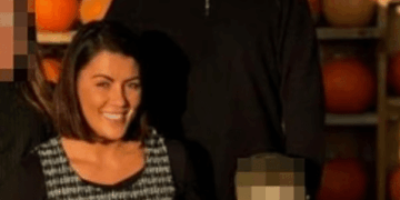 Retrato familiar frente a las calabazas.