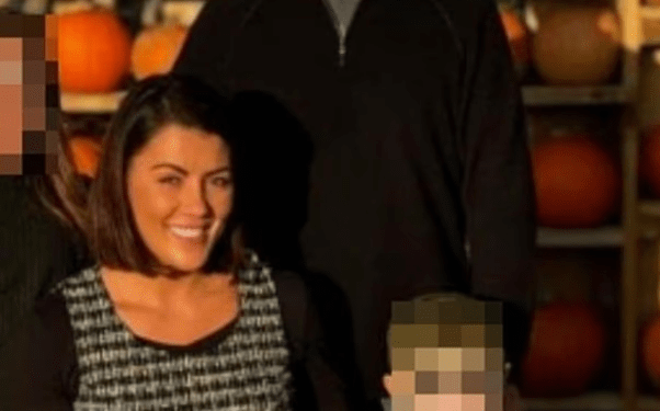 Retrato familiar frente a las calabazas.