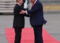 Anchorage, Alaska - 15 de agosto: (Rusia fuera) El presidente de los Estados Unidos, Donald Trump, y el presidente ruso Vladimir Putin se reúnen para su cumbre sobre la guerra en Ucrania, en la Base Aérea de EE. UU. El 15 de agosto de 2025, en Anchorage, Alaska, Estados Unidos. Putin está teniendo un viaje de un día a Alaska. (Foto por contribuyente/Getty Images)