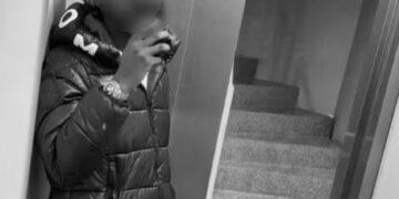 Foto en blanco y negro de Marvin, un joven de 17 años que soñaba con una carrera musical.