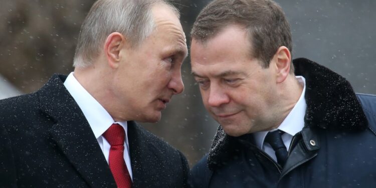 Vladimir Putin y Dmitry Medvedev.