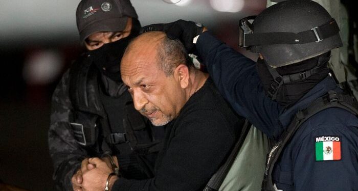 México extraditas 26 presuntos miembros del cartel para nosotros