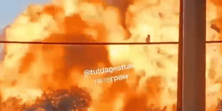 Gran fuego y explosión.