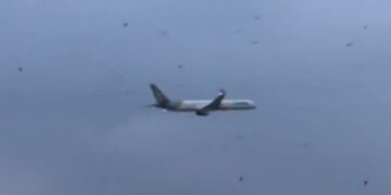 Boeing 757 avión en vuelo.