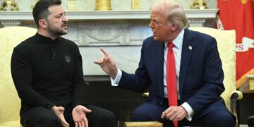 Los presidentes Trump y Zelensky en una reunión.