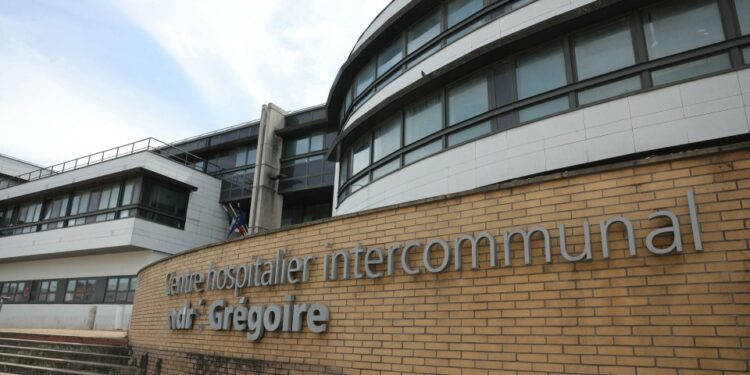 Entrada al Hospital Intercomunal Andre-Gregoire en Montreuil.