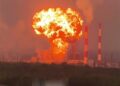 Imágenes de drones ucranianos que golpean una refinería de petróleo.
