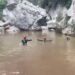 Equipo de búsqueda y rescate en Canyon inundado.